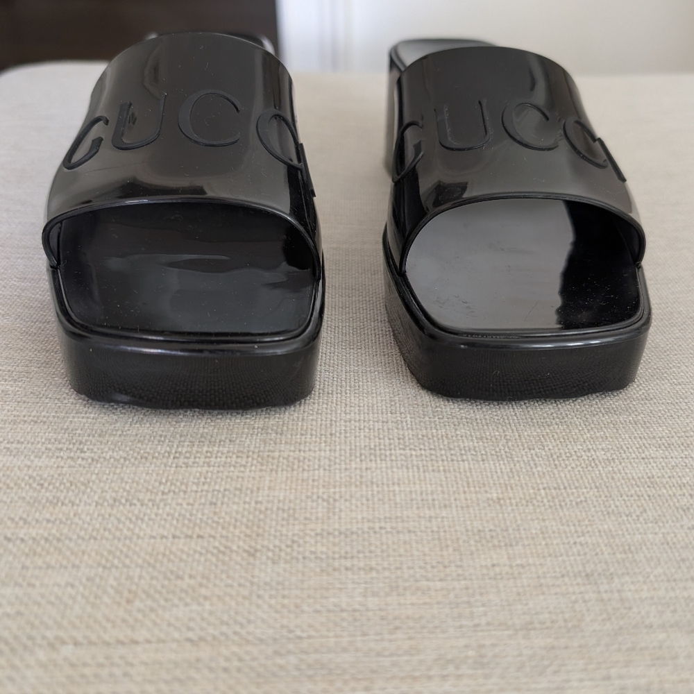 Gucci Rubber Logo Platform Slides - Picture 6 of 7